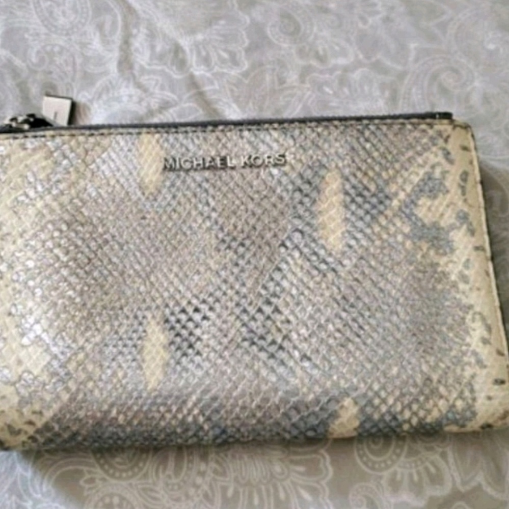 Michael kors wristlet